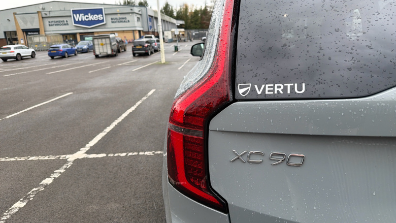 Volvo XC90 2.0 T8 PHEV Ultra Dark 5dr AWD Geartronic Estate